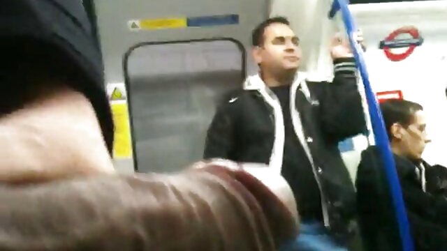Utmerket : Ibenholt jente er super fornøyd med størrelsen på sitt hvite kjøtt Hot porno norske erotiske filmer