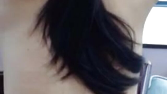 Utmerket :  Raven-haired jente får en varm massasje og en stor pikk Hot porno norske erotiske filmer 