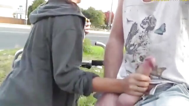 Utmerket :  Nerdete ser brunette jente som rir på en gigantisk kuk med lidenskap Hot porno norske erotiske filmer 